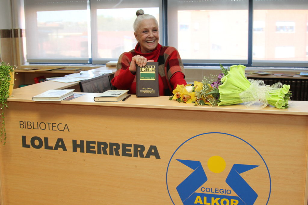 Lola Herrera inaugura nuestra biblioteca